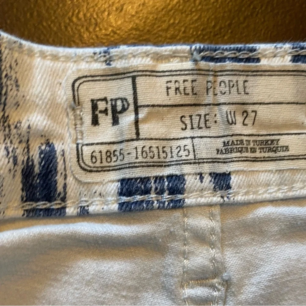Free People Ikat Print Straight Leg Jeans Blue White Frayed Hem Size 27 OB836848